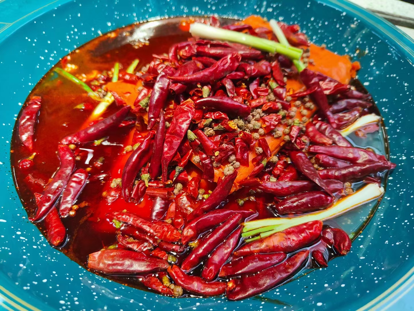 火鍋底料廠家-成都重慶火鍋底料產(chǎn)品批發(fā)，火鍋品類新發(fā)展在哪里(圖5)